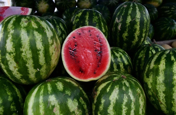 Nənə və nəvəsi qarpızdan öldü