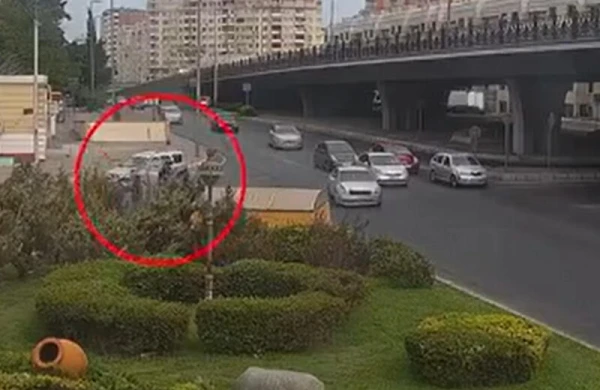 Bakıda "Prius" aşdı - Qəza anı - VİDEO - FOTO