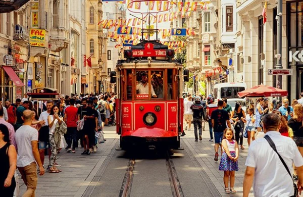 İstanbulda əhalinin sayı 15 milyonu ötüb