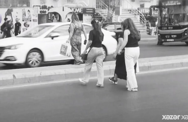 Piyada keçidində bir neçə dəqiqəni itirməklə ömrünüzü UZADA BİLƏRSİNİZ.. - VİDEO