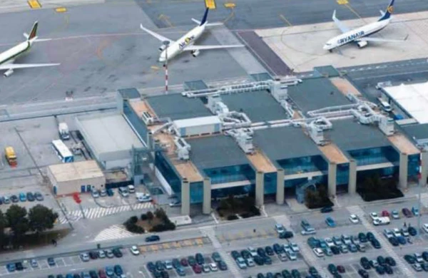 Aeroport yanğına görə bağlandı