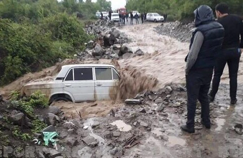 Göyçayda sel: Kəndlə əlaqə kəsildi