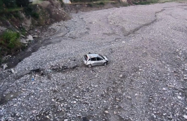 Qubada maşın aşıb, ölən və yaralananlar var - FOTO