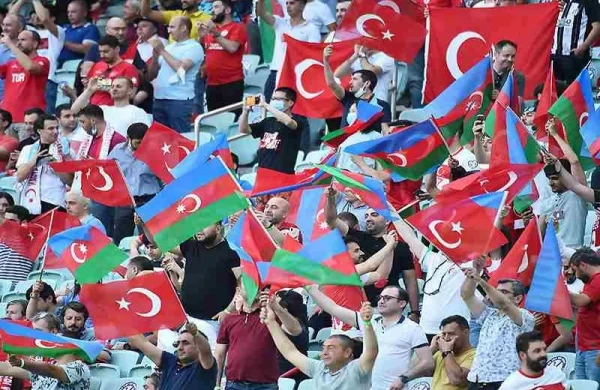 Türkiyə Futbol Federasiyasından Azərbaycan bayrağına QADAĞA