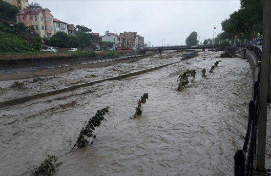 Türkiyədə güclü sel - Ölənlər var