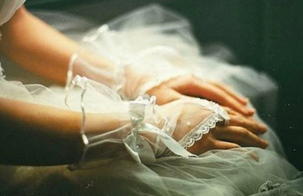 Hamı gəlinin bu görüntüsündən danışır – Bıçaqla... - FOTO