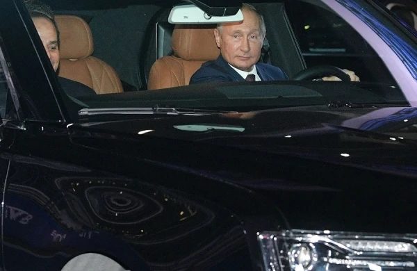 Putin Aurus avtomobillərinin nə vaxt ucuzlaşacağını deyib