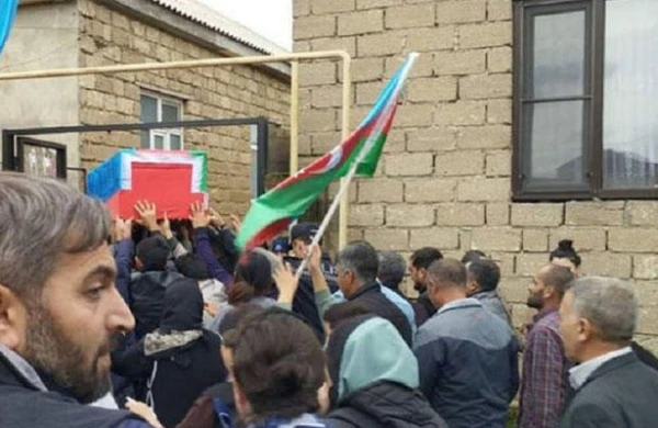 Dünən şəhid olan hərbçilərimiz torpağa tapşırıldı - FOTO