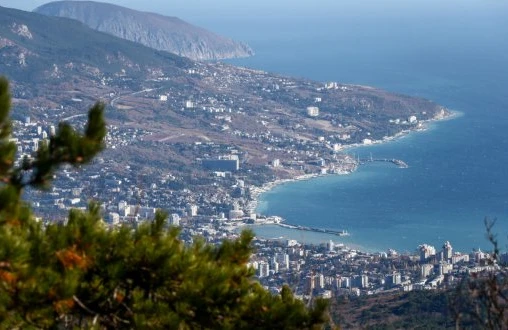 Krımda ilk dəfə ukraynalı iş adamlarının mülkləri satılıb