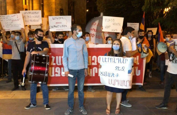 İrəvanda yürüş başladı, yollar bağlandı