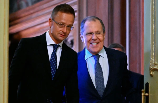 Lavrov Macarıstanın xarici işlər naziri ilə Ukraynadakı vəziyyəti müzakirə edib