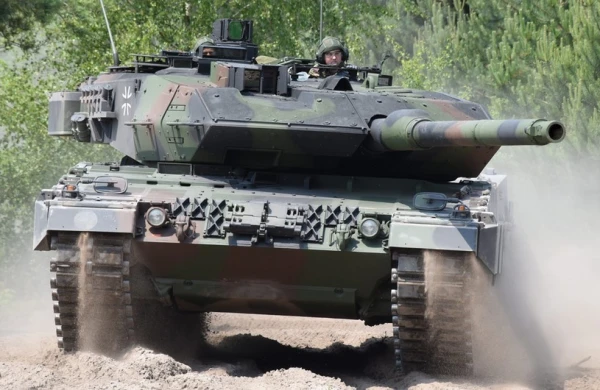 Rusiya kəşfiyyatçıları Bundesverdən olan ekipajla birlikdə “Leopard” tankını məhv ediblər