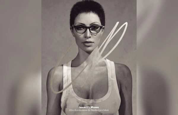 Kim Kardaşyan soyunub şəkil çəkdirdi