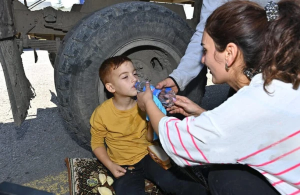Sərhədçilərimiz halı pisləşən erməni uşağa belə kömək etdilər - FOTO