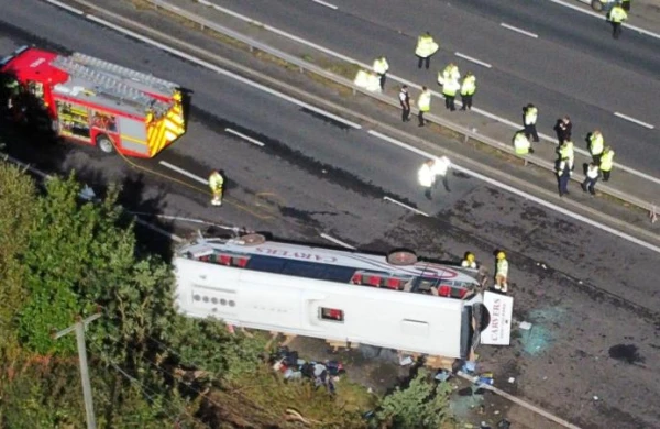 İngiltərədə məktəb avtobusu aşıb: 2 nəfər ölüb