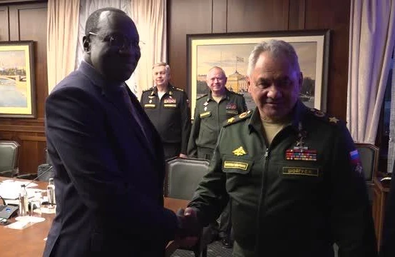 Şoyqu Cənubi Sudanın Müdafiə Nazirliyinin rəhbəri Çol Ton Balok ilə görüşüb