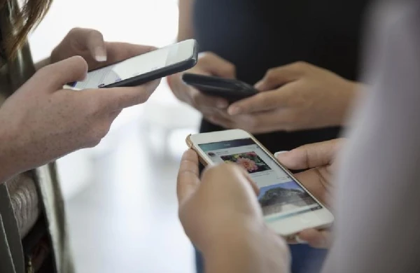 Hərəkətsiz həyat, yoxsa smartfonlar səhhətimizə daha çox ziyandır?