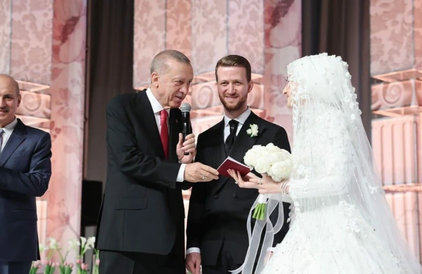 Ərdoğan qardaşı oğlunun toyunda - FOTO