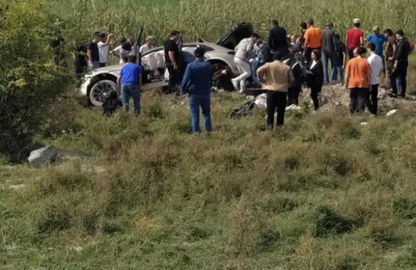 Yevlaxda içərisində 5 qadının olduğu “Porsche” aşdı - VİDEO