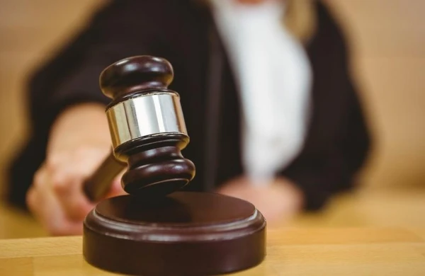 Bakıda arvadını qətlə yetirməkdə təqsirləndirilən şəxsə hökm oxunub