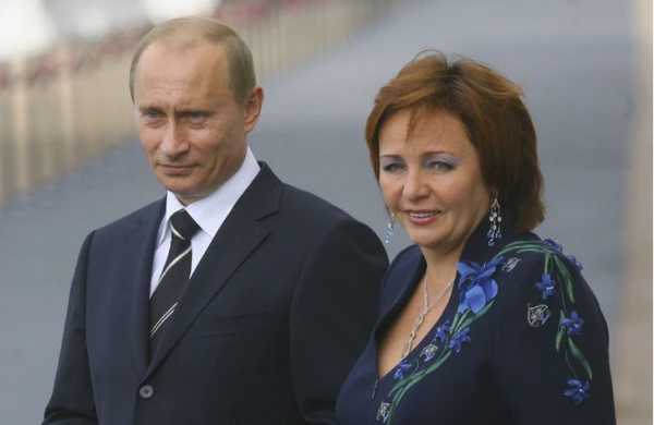 Putinin yanındakı qadın kimdir? - 71 yaşlı prezidentin həyatı