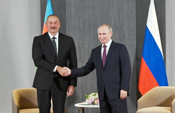 Əliyevlə Putin danışdı