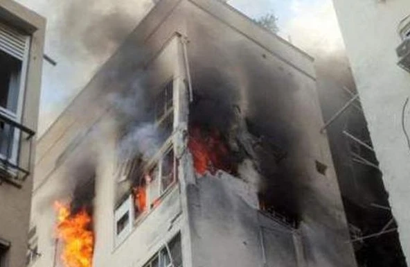 Камера сняла, как бойцы ХАМАС убили израильтянина, пока его семья сбегала из дома через окно