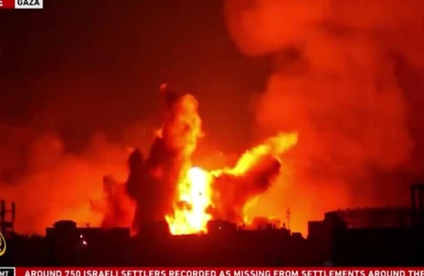 СМИ опубликовали кадры массированной атаки Израиля по сектору Газа