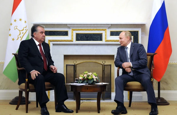 Putin və Rəhmon Bişkekdə danışıqlara başlayıb