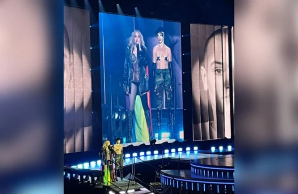 Madonna konsertində Ukrayna bayrağına büründü