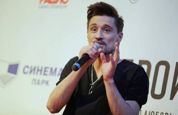 Dima Bilanın anası müğənninin xəstəliyini ağır adlandırıb və onun səhhətindən narahatdır