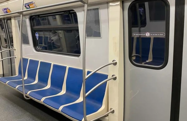 Metroda əxlaqsızlıq edən kişini kameraya çəkdilər