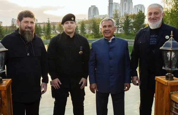 Tatarıstan rəhbəri Kadırovun oğlunu mükafatlandırıb