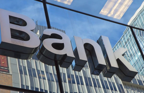 Bank anbarında 10 saat  qaldı - Şok hadisə