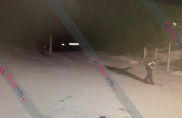 Sumqayıtda evə hücumdan bir neçə dəqiqə əvvəl kameraya düşən görüntü yayıldı
