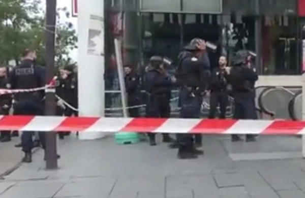 Metroda atışma:Polis qadını güllələdi - VİDEO