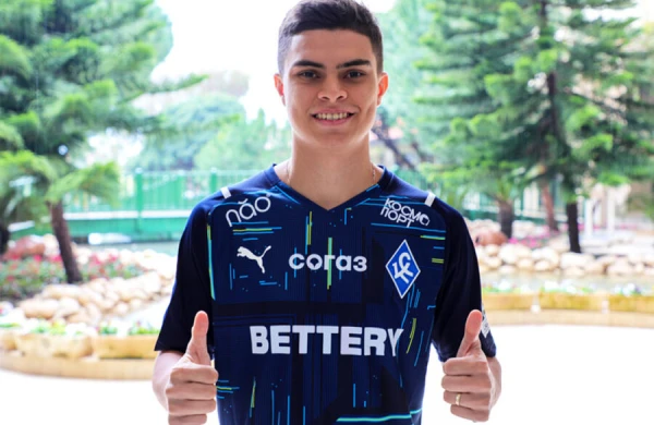 Braziliyalı futbolçu Rusiya pasportu almaq istəyir