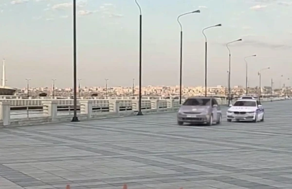 Bakıda DYP-dən qaçan "Prius" dənizə düşdü? - VİDEO