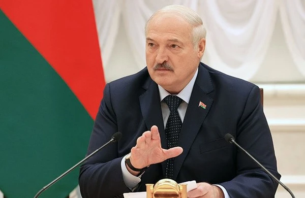 Lukaşenko Polşanı təbrik edib