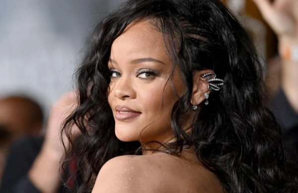 Rihanna illər sonra dəyişdi - FOTO