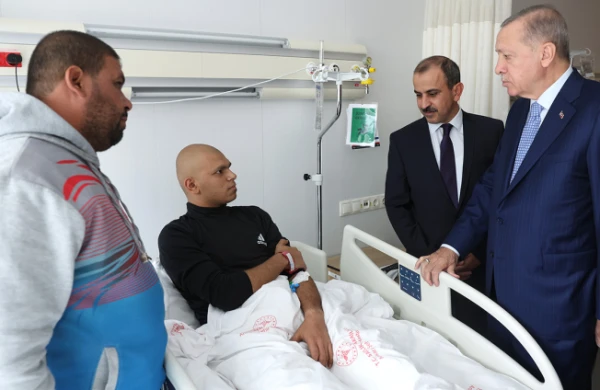 Ərdoğan Qəzzadan gətirilən xəstələri ziyarət edib