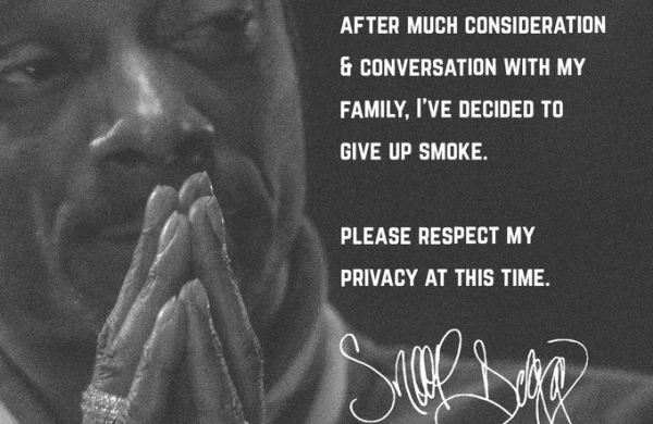 Snoop Dogg siqareti "atdı"