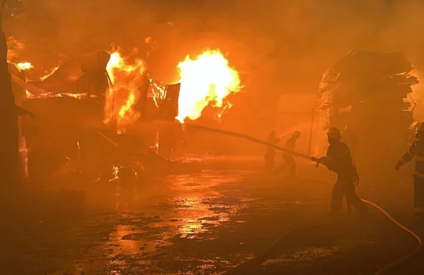 SON DƏQİQƏ! Bakıda məşhur bazar yanır