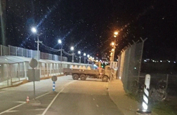 Estoniya Rusiya ilə sərhəddə “əjdaha dişləri” quraşdırıb