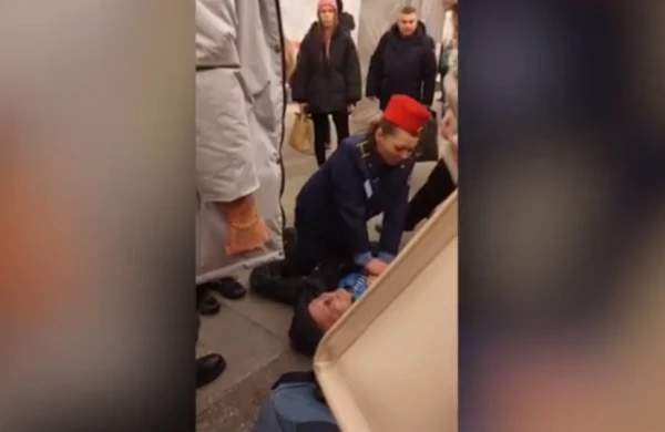 Metroda dəhşət: Kişi belə öldü  (18+VİDEO)