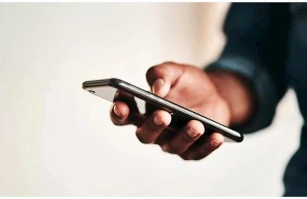 Rusiya məktəblilərinə mobil telefondan istifadə qadağan edildi