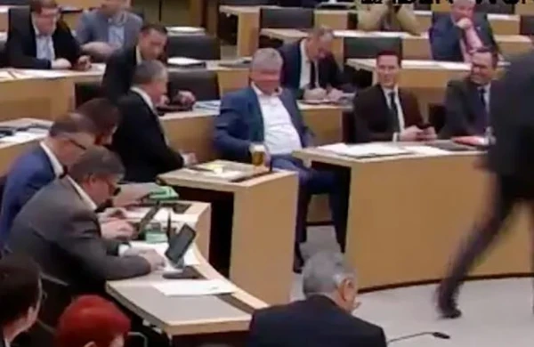 Deputatlar pivə içdi