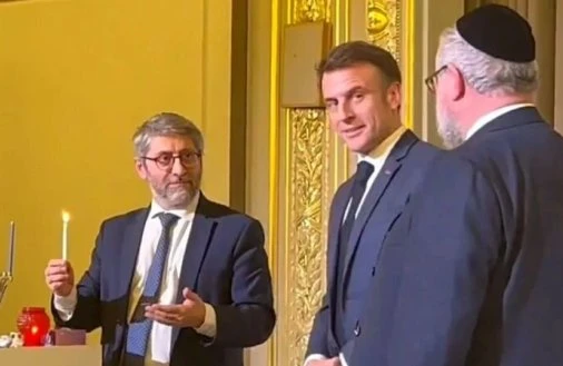 Makron qalmaqala düşüb