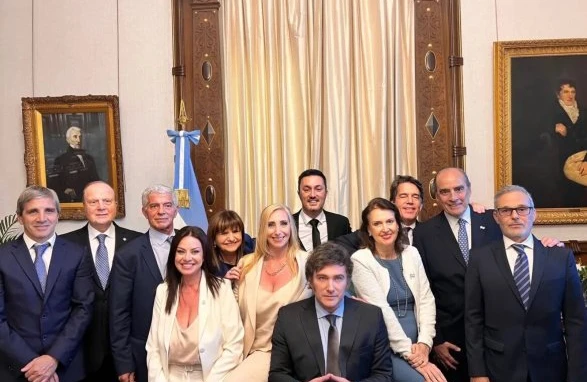Argentinada hökumət yarıya bölündü