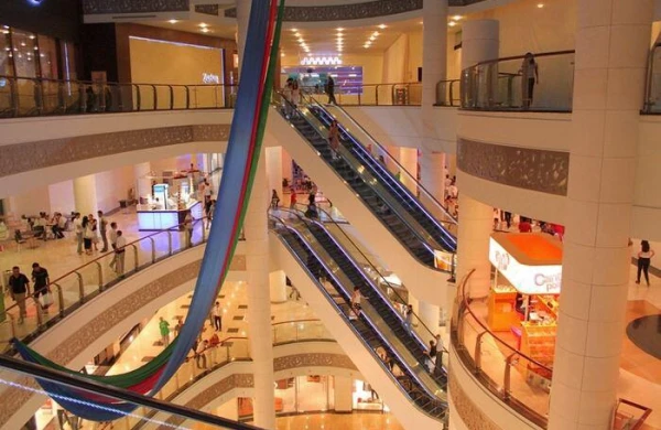 Azərbaycanda "mall"da qadınlar saçyolduya çıxdı - VİDEO